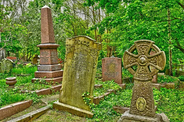 Londres, Inglaterra - 6 de mayo de 2019: Cementerio de Highgate — Foto de Stock