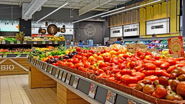 Plouer sur Rance; Francja - 28 lipca 2019: supermarket — Zdjęcie stockowe