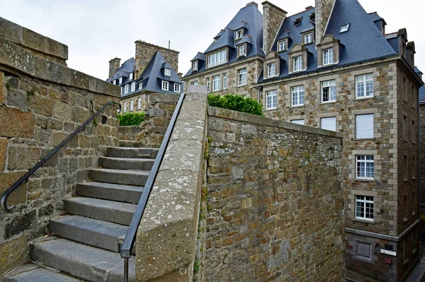 Saint-Malo; Frankrijk-juli 28 2019: pittoreske stad in de zomer — Stockfoto