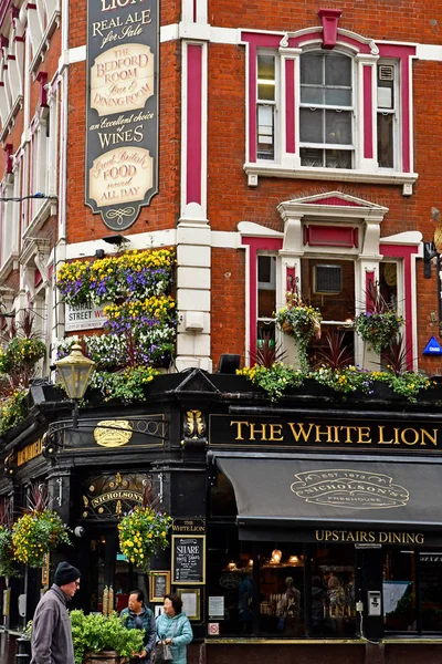 Londres, Inglaterra - 3 de mayo de 2019: Covent Garden district — Foto de Stock