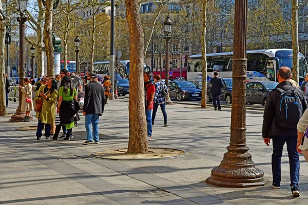 Paris, Fransa - 31 Mart 2019: Champs Elysees — Stok fotoğraf
