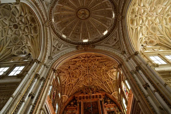Córdoba; España - 28 de agosto de 2019: Catedral de la Mezquita —  Fotos de Stock