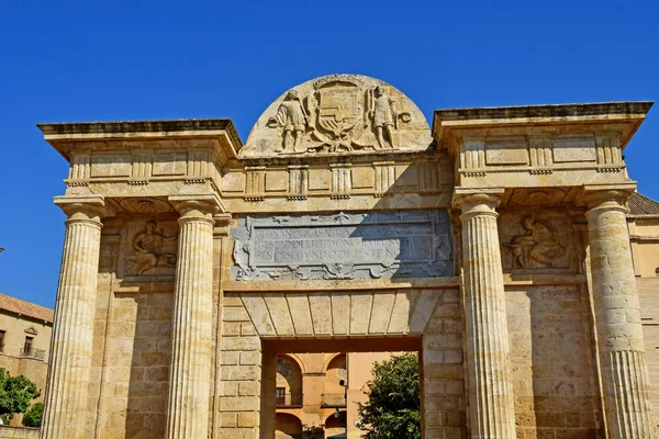 Córdoba; España - 28 de agosto de 2019: Puerta del puente romano — Foto de Stock