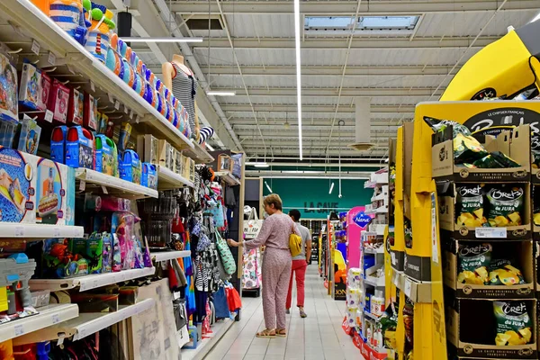 Plouer sur Rance；France - july 28 2019：supermarket — 图库照片