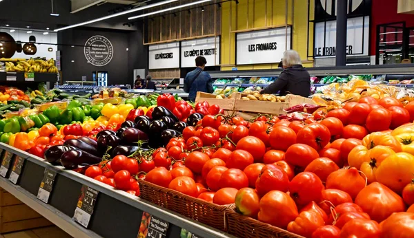 Plouer sur Rance; Francja - 28 lipca 2019: supermarket — Zdjęcie stockowe