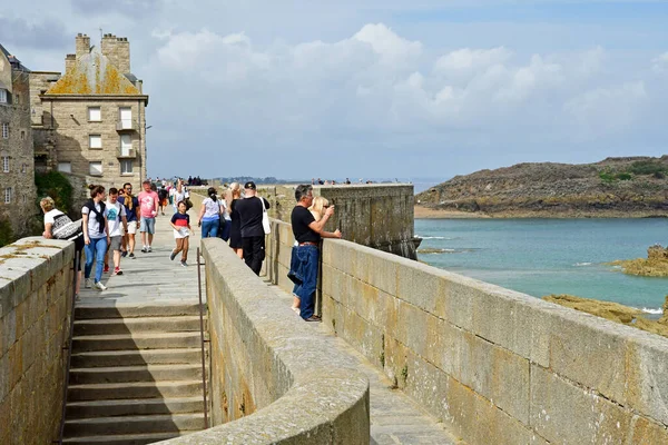 Saint Malo; Frankrike-juli 28 2019: pittoresk stad i sommar — Stockfoto