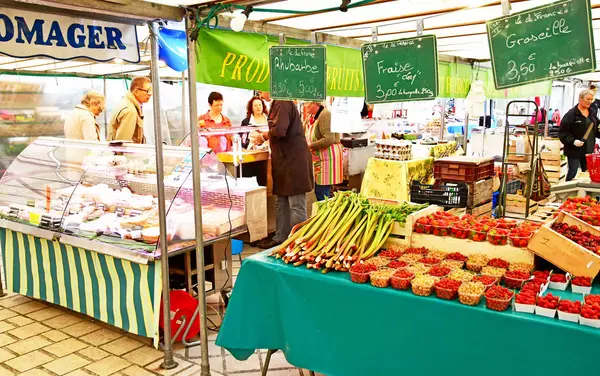 Saint germain en laye; frankreich - 7. august 2019: der markt — Stockfoto