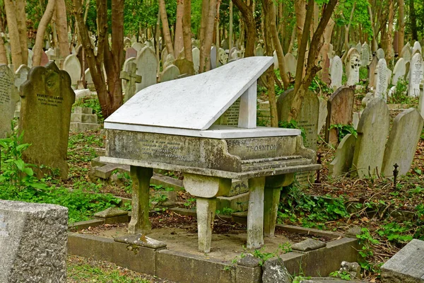 Londres, Inglaterra - 6 de mayo de 2019: Cementerio de Highgate — Foto de Stock