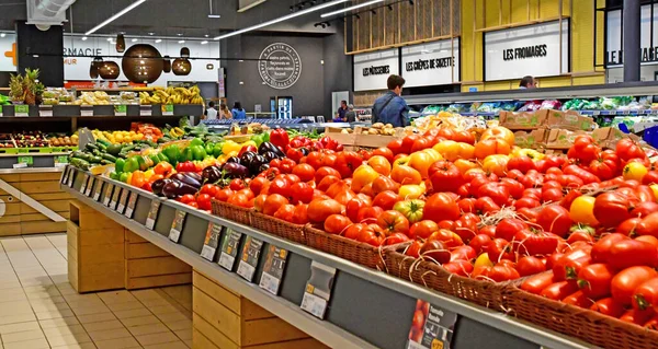 Plouer sur Rance; França - 28 de julho de 2019: supermercado — Fotografia de Stock