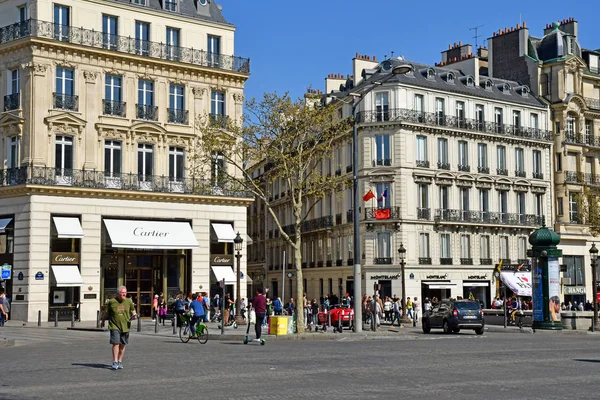 Párizs; Franciaország - 2019. március 31.: Champs Elysees — Stock Fotó