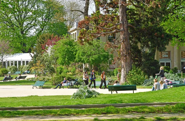 París; Francia - 31 de marzo de 2019: Campos Elíseos — Foto de Stock