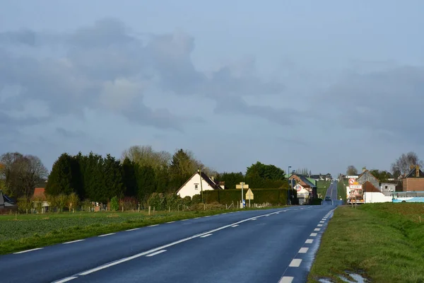 Suzay, França - 29 de janeiro de 2020: D 6014 road between Magny en V — Fotografia de Stock