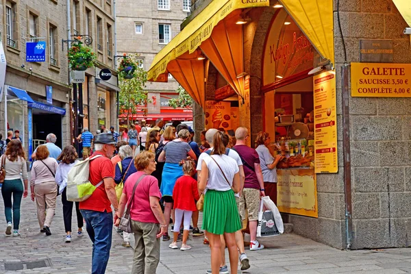 Saint Malo; Francia - 28 de julio de 2019: pintoresca ciudad en verano — Foto de Stock