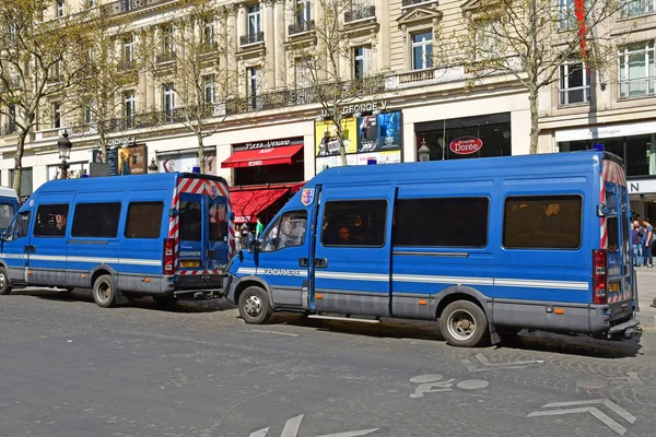 巴黎；法国- 2019年3月31日：Champs Elysee — 图库照片