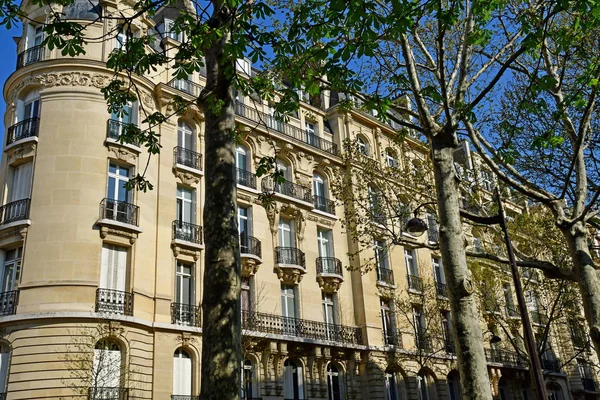 Paris; France - march 31 2019 : Victor Hugo avenue — Stock Photo, Image