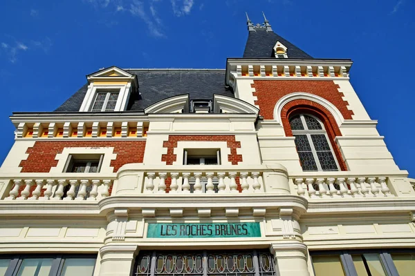 Dinard；France - july 28 2019：splendid Belle Epoque house — 图库照片