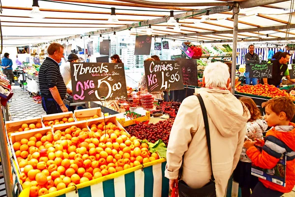 Saint Germain en Laye; France - august 7 2019 : the market — 스톡 사진