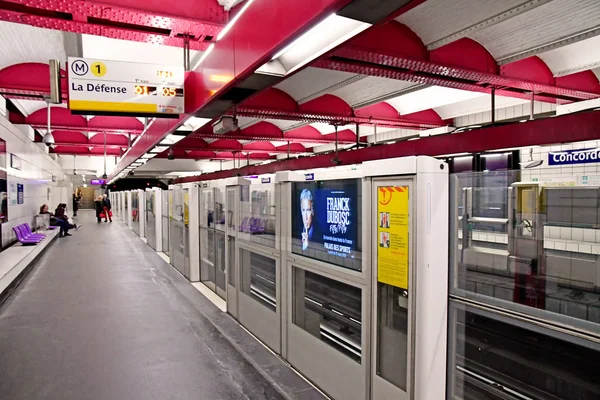 París; Francia - 31 de marzo de 2019: Estación Concorde — Foto de Stock