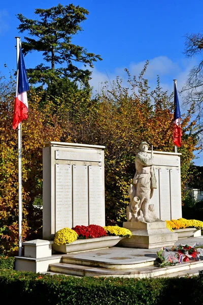 Les Mureaux ; France - 30 mai 2019 : Mémorial de guerre — Photo