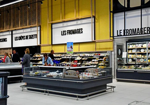 Plouer Sur Rance France July 2019 Cheese Supermarket — 스톡 사진