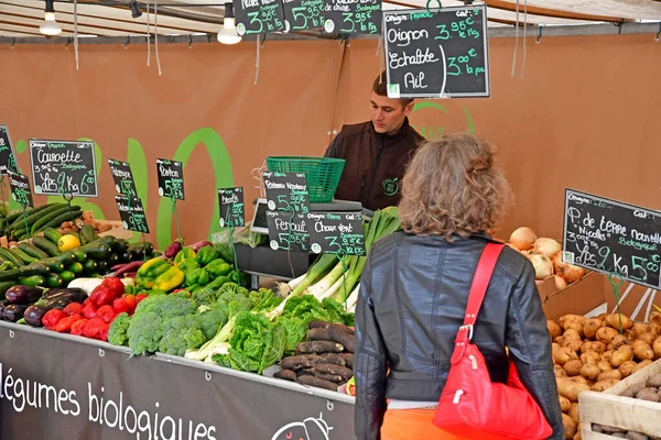 Saint Germain Laye Frankrike Augusti 2019 Grönsaker Söndagsmarknaden Stadens Centrum — Stockfoto