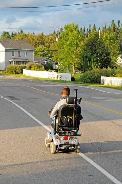 Quebec Canadá Junio 2018 Hombre Discapacitado Silla Ruedas Eléctrica Pueblo — Foto de Stock