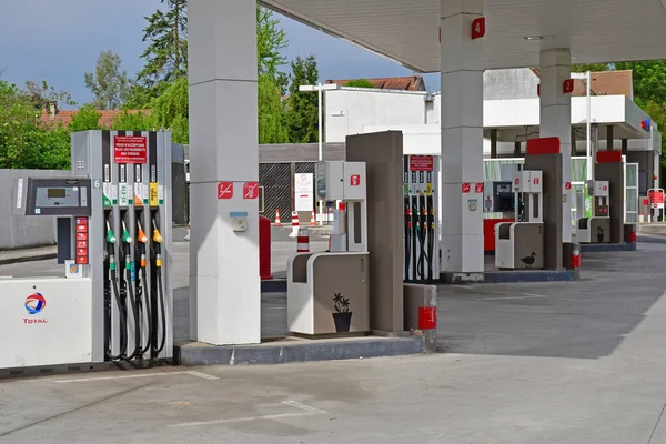 Verneuil Sur Seine France April 2020 Gas Station City Center — Stock Photo, Image