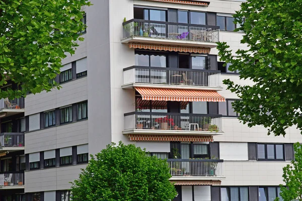 Verneuil Sur Seine França Abril 2020 Bloco Apartamentos Centro Cidade — Fotografia de Stock