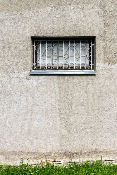 混凝土墙与一个窗口 — 图库照片