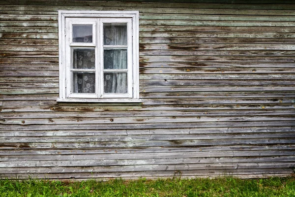 भिंतीवर जुन्या खिडकी — स्टॉक फोटो, इमेज