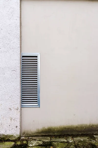 Moderne witte gips straat muur — Stockfoto