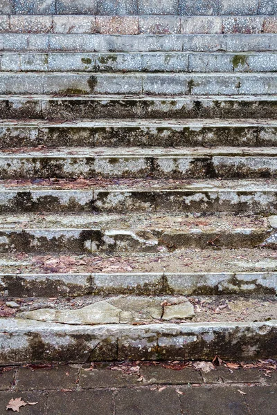 Vecchio sporco dettaglio scale — Foto Stock