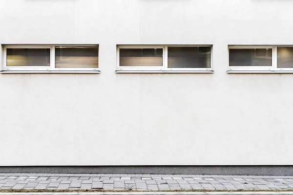 Moderní bílé pouliční zeď — Stock fotografie