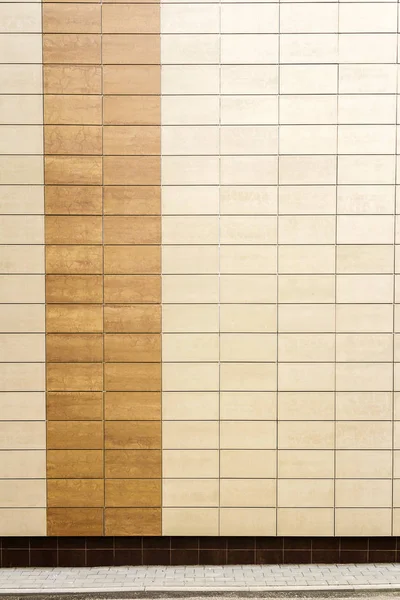 Pared moderna de baldosas de metal beige — Foto de Stock