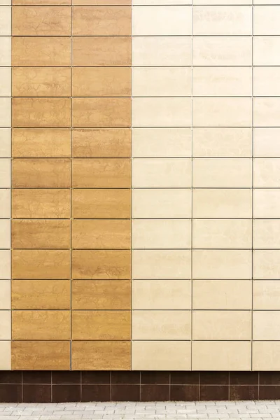 Parete moderna piastrelle in metallo beige — Foto Stock