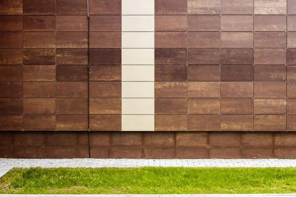 Modern brun metall plattor vägg — Stockfoto