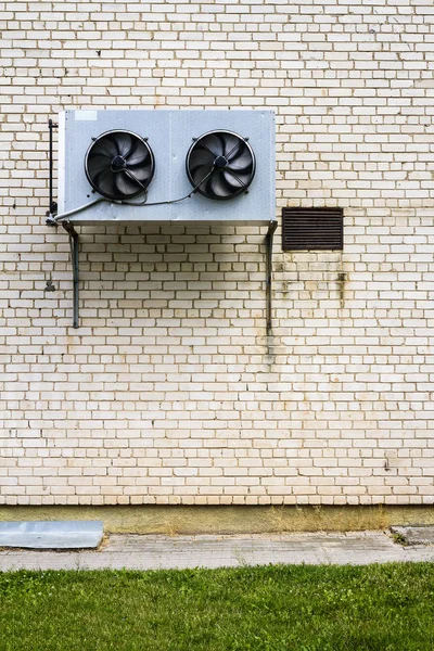 Big fragment of white brick wall with air conditioner — Stock Photo, Image