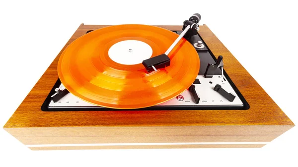 Giradiscos Vintage Con Vinilo Rojo Aislado Blanco Plinto Madera Equipo — Foto de Stock