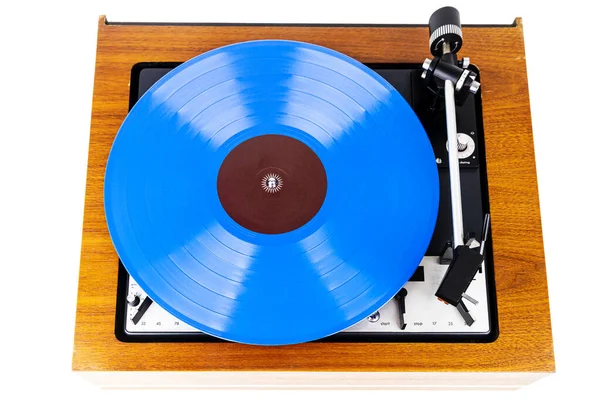 Винтажный Проигрыватель Голубым Винилом Изолированным Белом Деревянный Плинтус Ретро Аудио — стоковое фото