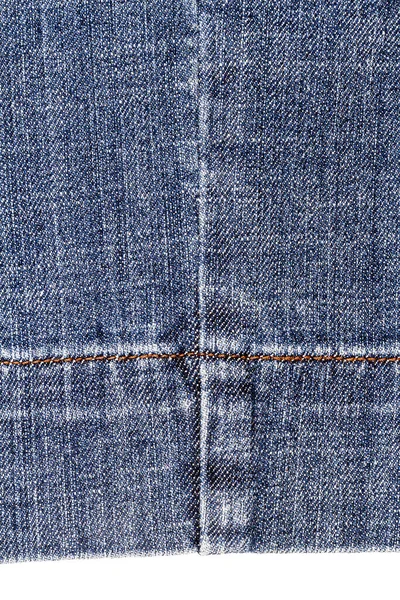 Pedaço Tecido Jeans Azul Escuro Isolado Fundo Branco Bordas Irregulares — Fotografia de Stock