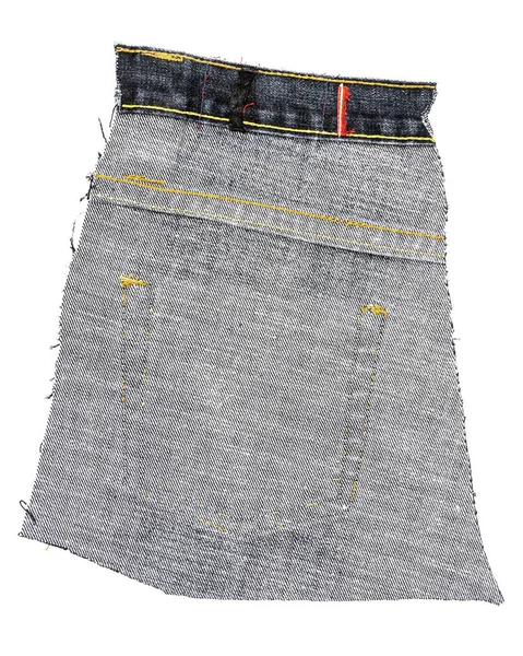 Biten Svarta Jeans Tyg Isolerad Vit Bakgrund Tuffa Ojämna Kanter — Stockfoto