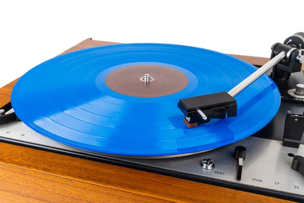 Giradiscos Vintage Con Vinilo Azul Aislado Blanco Plinto Madera Equipo — Foto de Stock