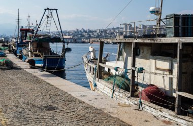 Balıkçı tekneleri Molo Longo Rijeka yakınındaki