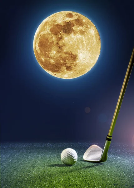 Golf Club Pallina Golf Sul Tappeto Erboso Con Una Bella — Foto Stock