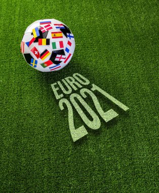 Euro 2021 futbol şampiyonası. Avrupa ülkelerinin bayraklarıyla futbol topu ve metin