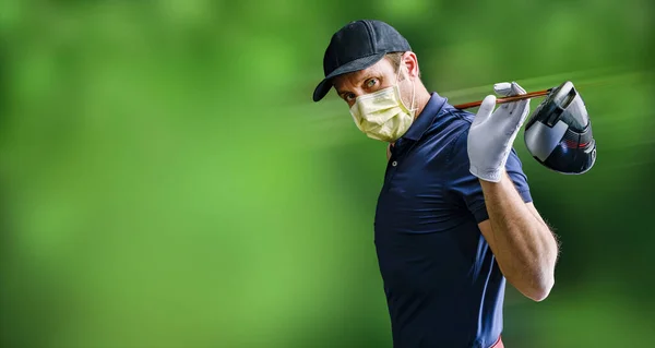 Golfista Com Máscara Protetora Ferro Seus Ombros Esperando Por Sua — Fotografia de Stock