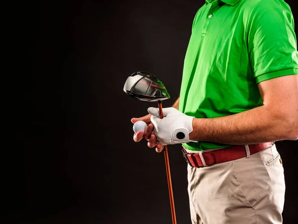 Golfista Segurando Bola Golfe Uma Unidade Fundo Preto Fecho Golfista — Fotografia de Stock