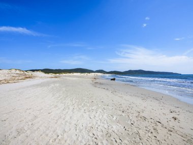 Sant 'Anna Arresi, Sardinya' daki beyaz kum tepeleri. Porto Pino plajı, yaklaşık dört kilometre uzunluğunda beyaz kum ve kum tepeleri, SantAnna Arresi, Sardinya, İtalya
