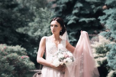 Alyans kayıt defteri ofiste masa