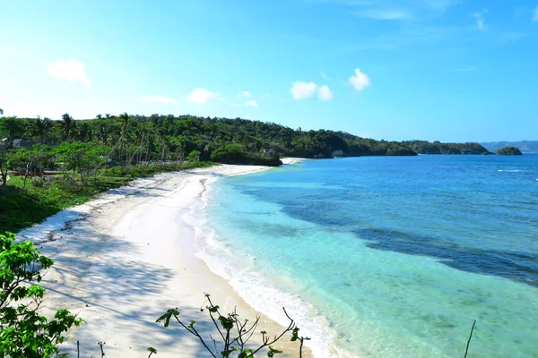 Kristallklares Wasser am Strand — Stockfoto